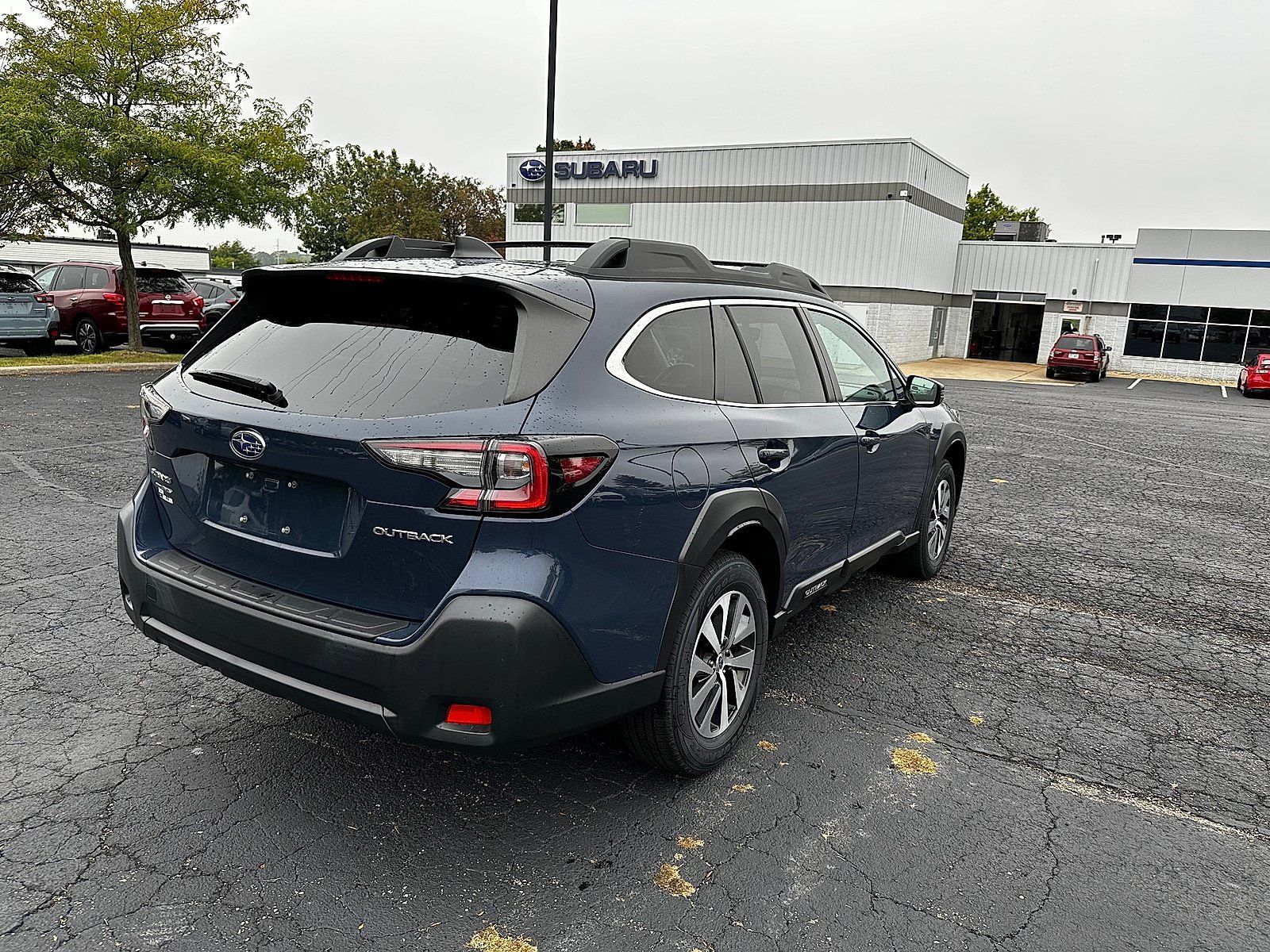 Certified 2023 Subaru Outback Premium w/ Popular Package #1 AWD/4WD image 3