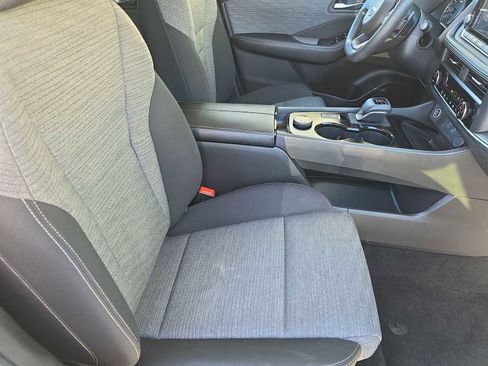 Used 2023 Nissan Rogue SV image 17