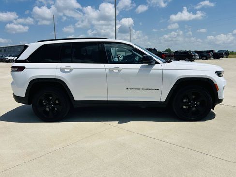 Used 2023 Jeep Grand Cherokee Limited w/ Luxury Tech Group II AWD/4WD image 47