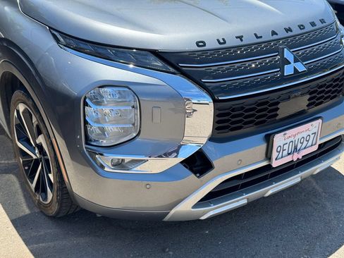 Used 2023 Mitsubishi Outlander SEL AWD/4WD image 2