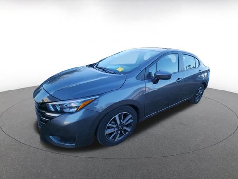 Used 2025 Nissan Versa SV image 4