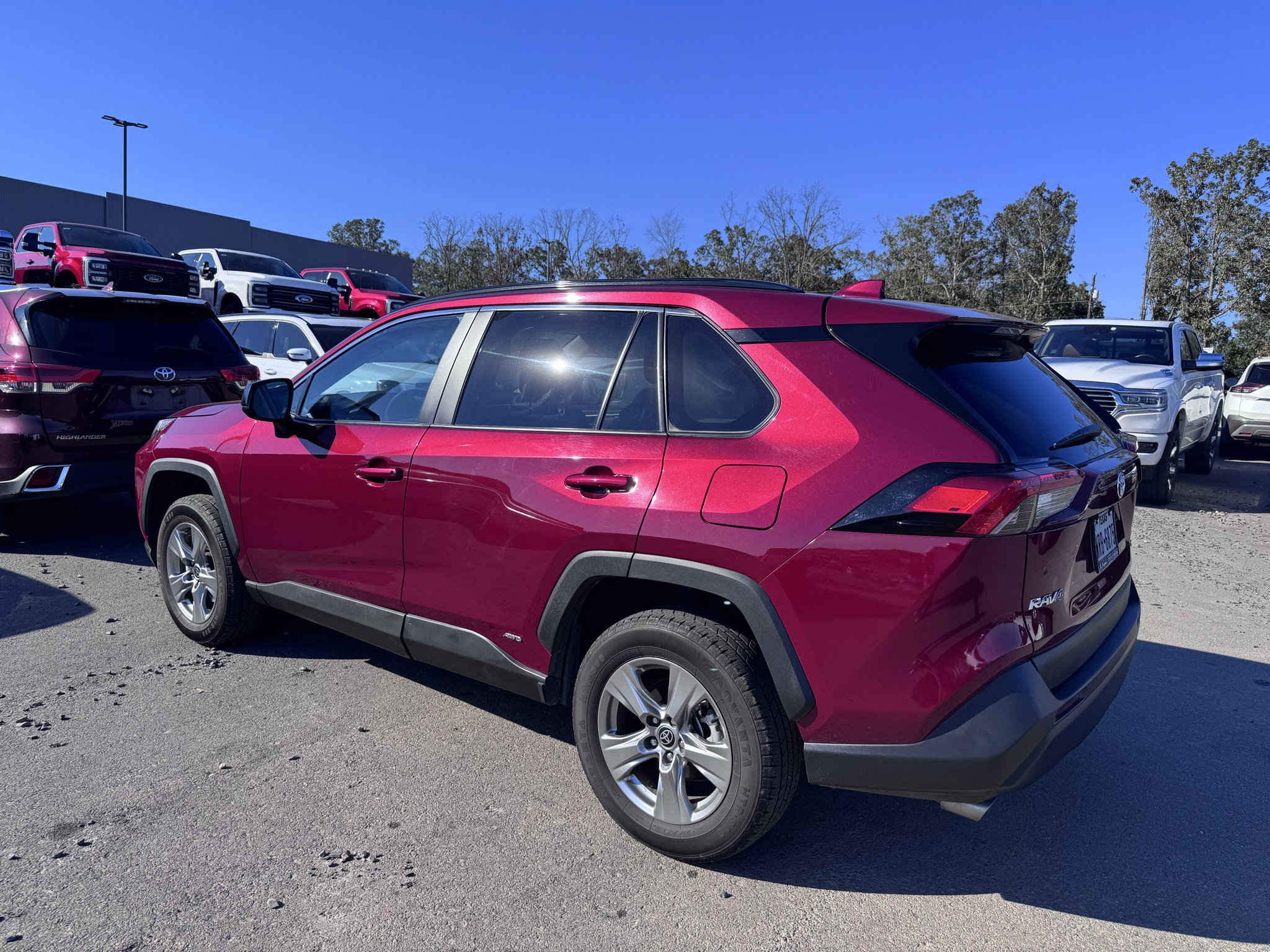 Used 2025 Toyota RAV4 LE AWD/4WD image 9