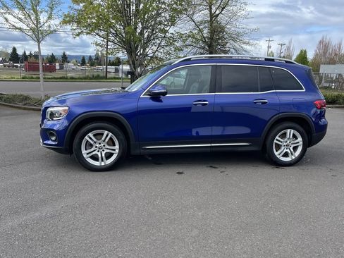 Used 2022 Mercedes-Benz GLB 250 4MATIC w/ Premium Package Lite image 3