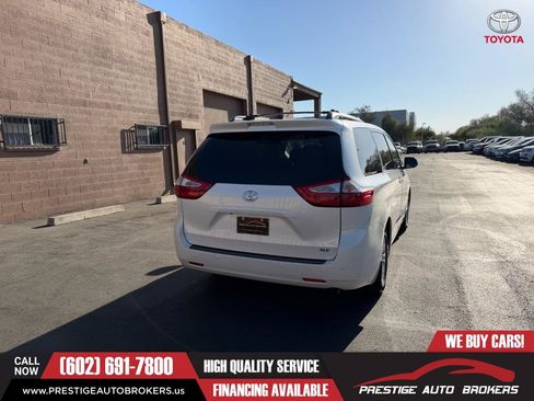 Used 2017 Toyota Sienna XLE Premium FWD image 5