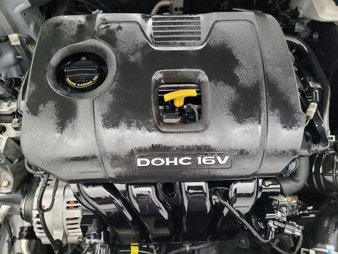 Used 2017 Hyundai Elantra SE image 30