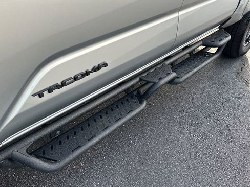 Used 2024 Toyota Tacoma TRD Sport AWD/4WD image 9