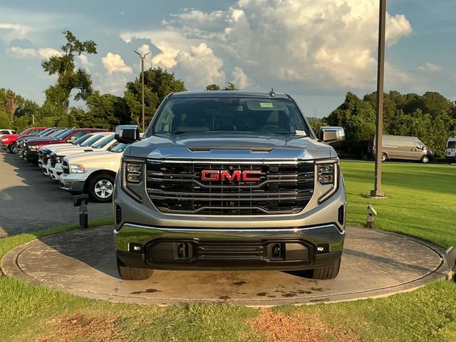 Used 2023 GMC Sierra 1500 SLT w/ SLT Convenience Package AWD/4WD image 2