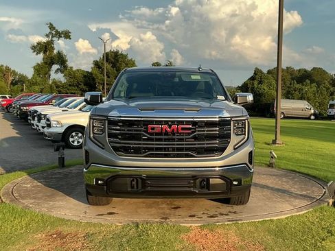 Used 2023 GMC Sierra 1500 SLT w/ SLT Convenience Package AWD/4WD image 2