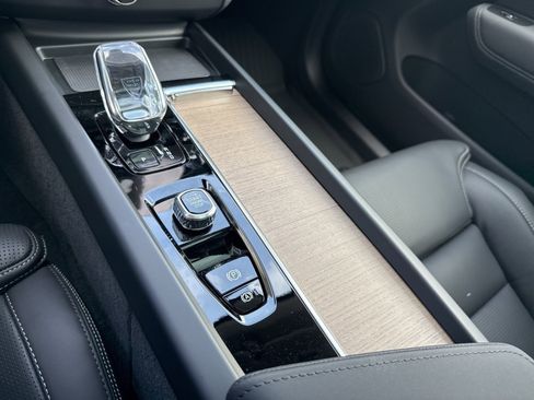 New 2026 Volvo XC60 B5 Ultra w/ Protection Package Premier image 23