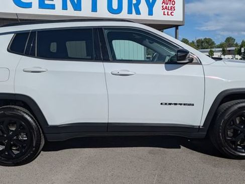 Used 2024 Jeep Compass Latitude AWD/4WD image 18