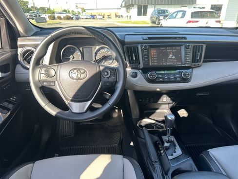 Used 2017 Toyota RAV4 Limited image 15