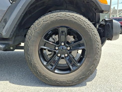 Used 2021 Jeep Wrangler Unlimited Sahara AWD/4WD image 9