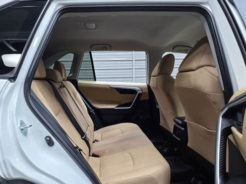 Used 2025 Toyota RAV4 LE AWD/4WD image 16