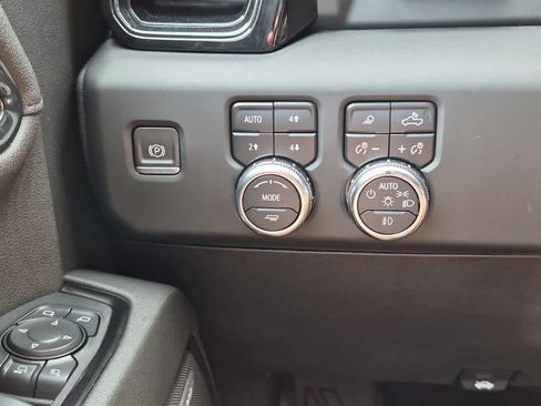 Used 2024 GMC Sierra 2500 AT4 w/ AT4 Premium Plus Package AWD/4WD image 22
