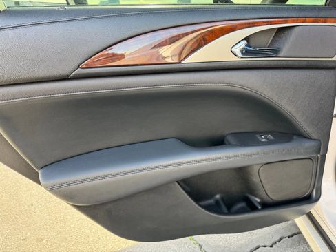 Used 2017 Lincoln MKZ Reserve image 16