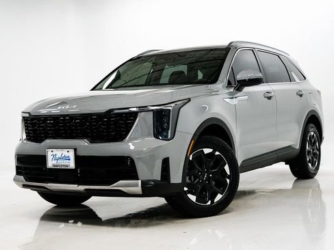 Certified 2025 Kia Sorento S image 1