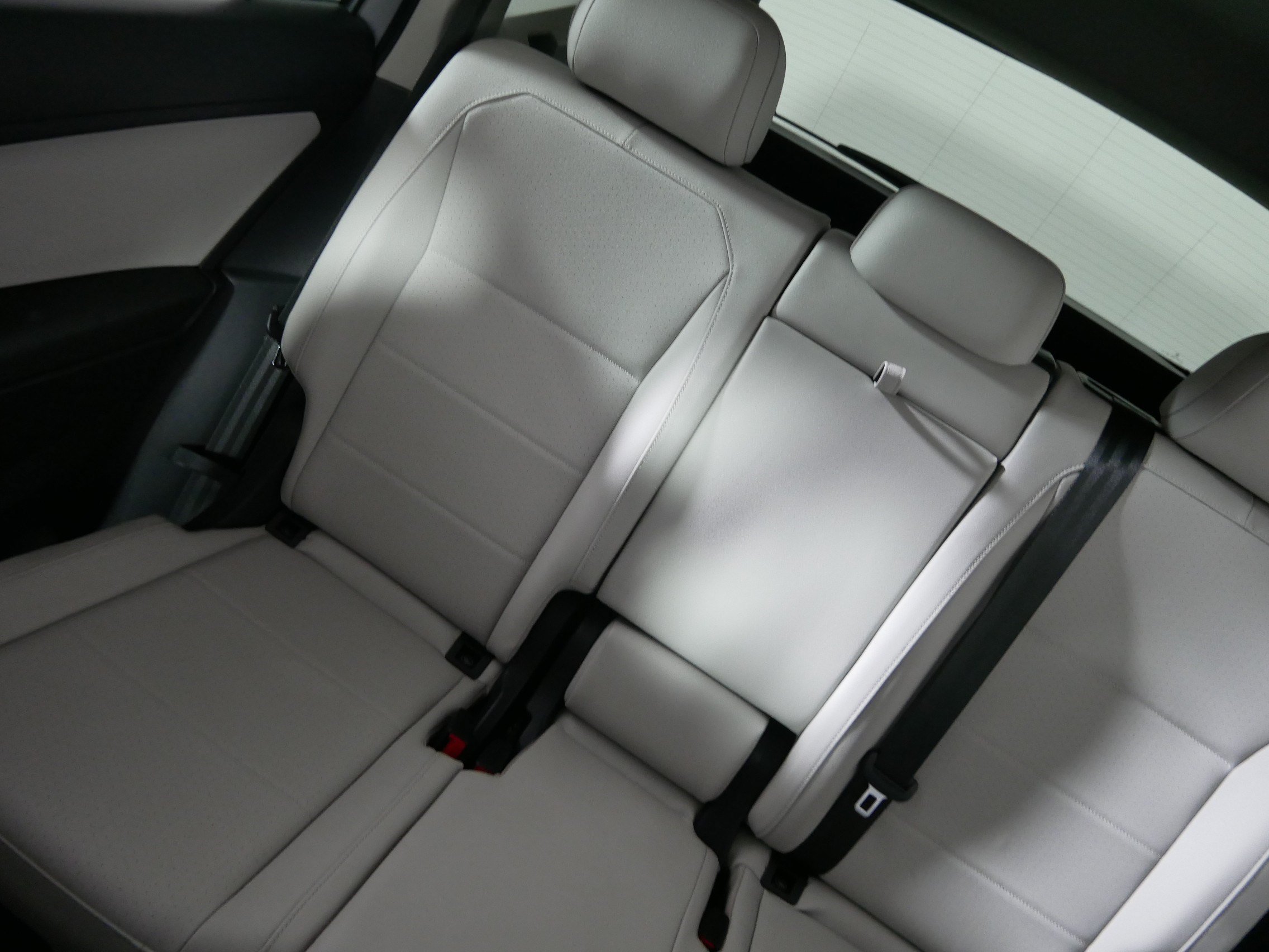 Used 2019 Volkswagen Tiguan SE AWD/4WD image 12