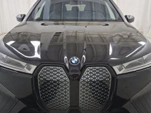 Used 2024 BMW iX xDrive50 w/ Sport Package AWD/4WD image 5
