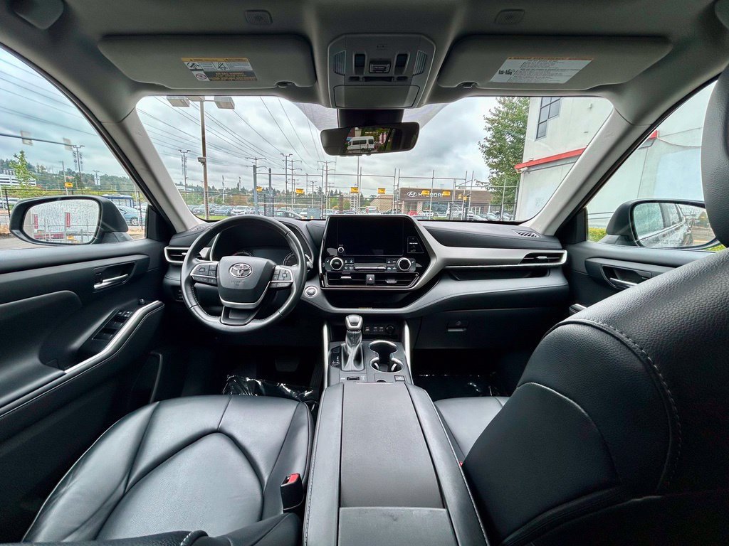 Used 2023 Toyota Highlander XLE AWD/4WD image 20
