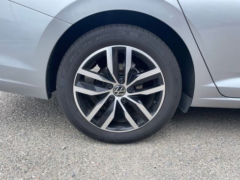 Used 2025 Volkswagen Jetta SE image 31