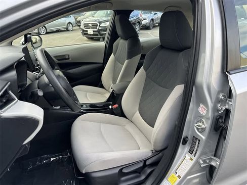 Used 2022 Toyota Corolla LE image 11