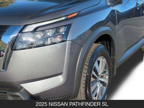 Used 2025 Nissan Pathfinder SL AWD/4WD image 10