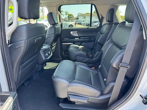 Used 2025 Ford Expedition Platinum AWD/4WD image 14