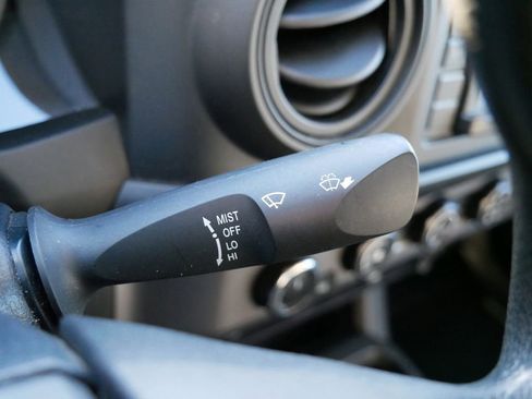 Used 2019 Toyota Tacoma SR image 37