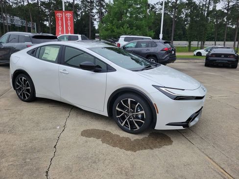 New 2026 Toyota Prius Plug-In Hybrid FWD image 9