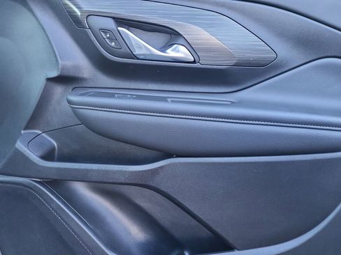 Used 2022 GMC Terrain SLT image 18