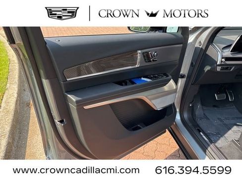 New 2026 Cadillac Vistiq Sport image 17