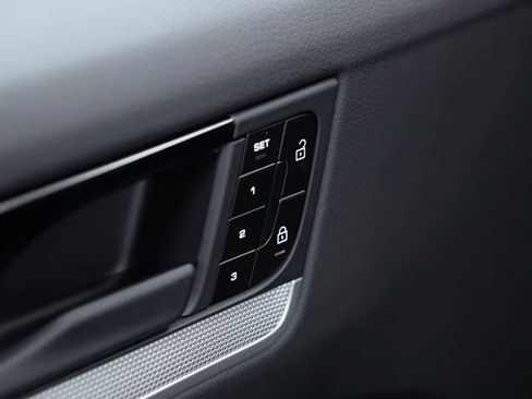 Certified 2026 Porsche Cayenne S AWD/4WD image 24