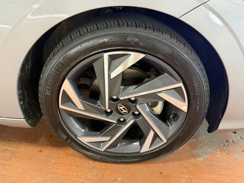 Used 2025 Hyundai Elantra Sport FWD image 8