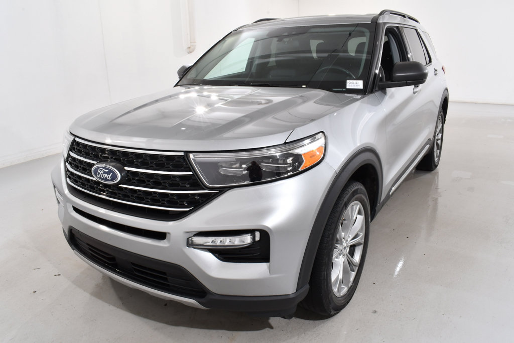 Used 2023 Ford Explorer XLT w/ Equipment Group 202A AWD/4WD image 2
