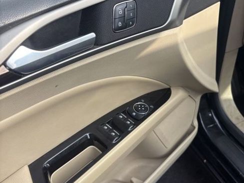 Used 2016 Ford Fusion SE w/ Equipment Group 202A image 30