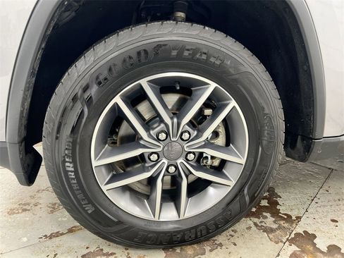 Used 2021 Jeep Grand Cherokee Limited image 28