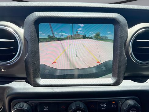 Used 2022 Jeep Gladiator Overland AWD/4WD image 24