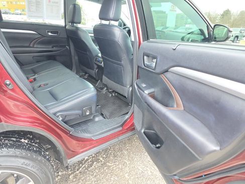 Used 2016 Toyota Highlander XLE image 10