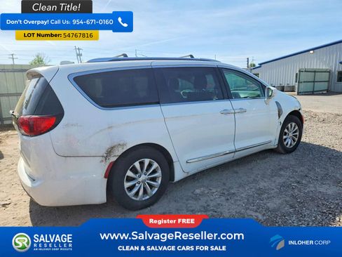 Used 2018 Chrysler Pacifica Touring-L FWD image 4