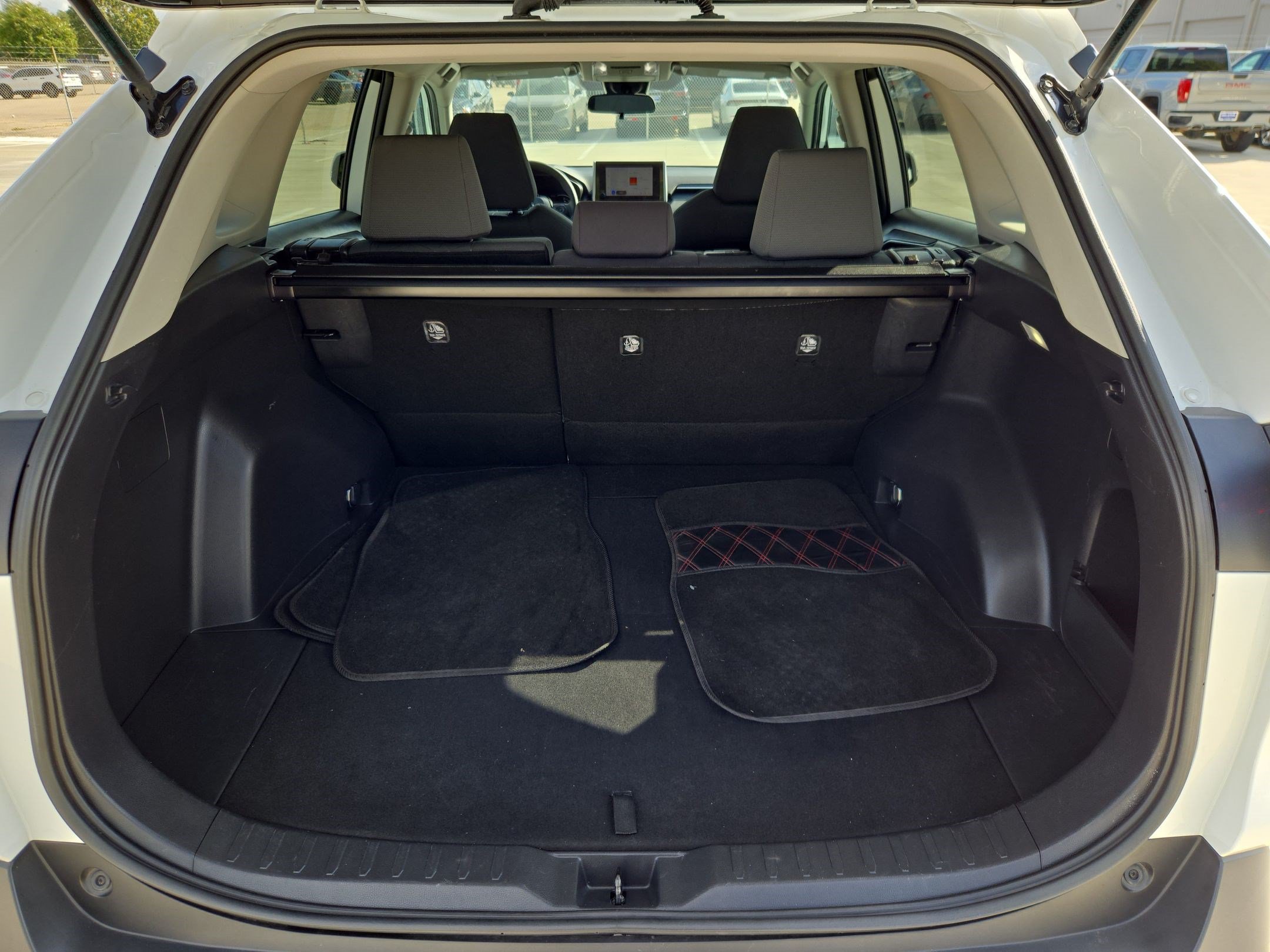 Used 2023 Toyota RAV4 XLE FWD image 30