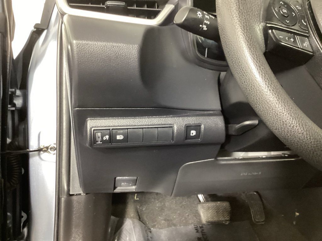Used 2022 Toyota Corolla LE FWD image 12