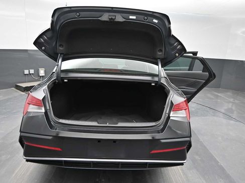 Used 2025 Hyundai Elantra SEL w/ Cargo Package FWD image 13