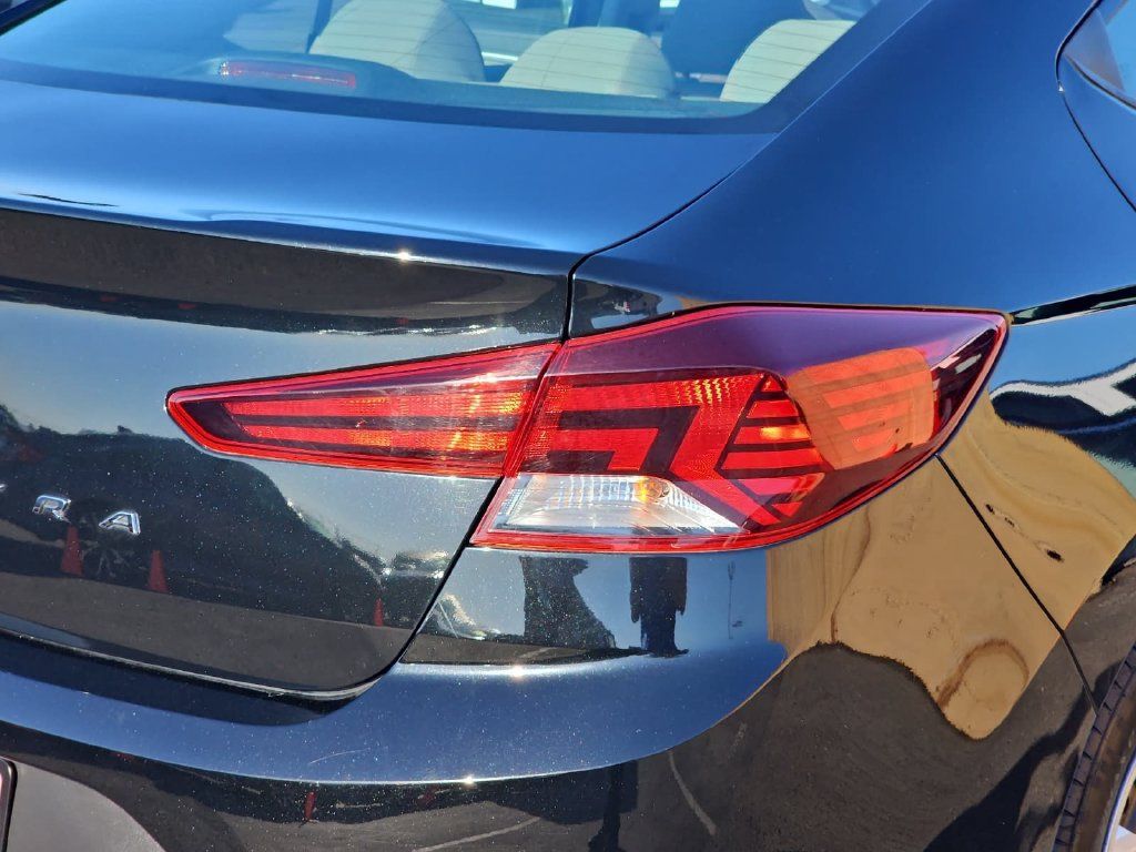 Used 2019 Hyundai Elantra SE FWD image 38