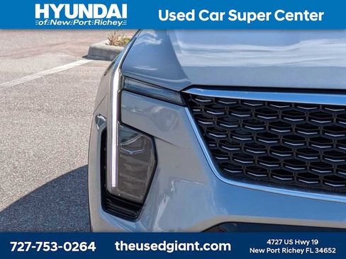 Used 2024 Cadillac XT4 Premium Luxury FWD image 9