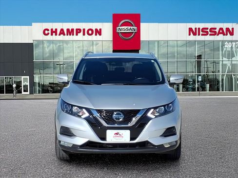 Used 2022 Nissan Rogue Sport SV image 2