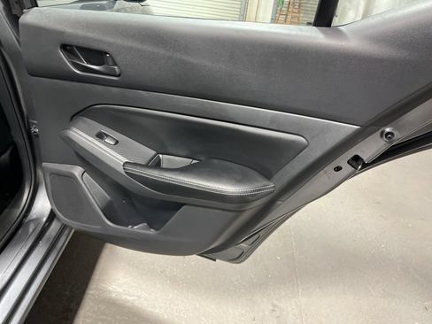 Used 2025 Nissan Altima 2.5 SV FWD image 11