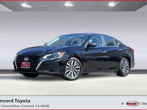Used 2025 Nissan Altima 2.5 SV FWD image 1
