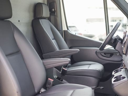 New 2024 Mercedes-Benz eSprinter 170 Cargo image 22