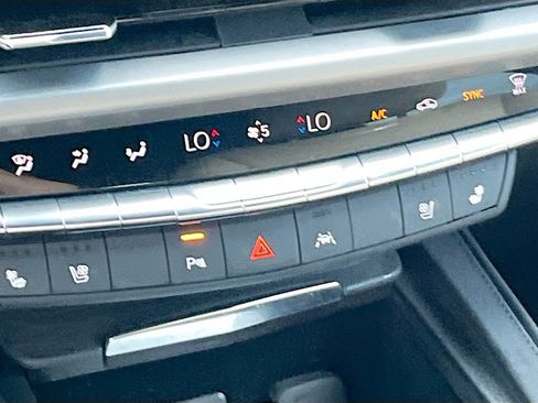 Used 2025 Cadillac XT4 Premium Luxury w/ Technology Package AWD/4WD image 16