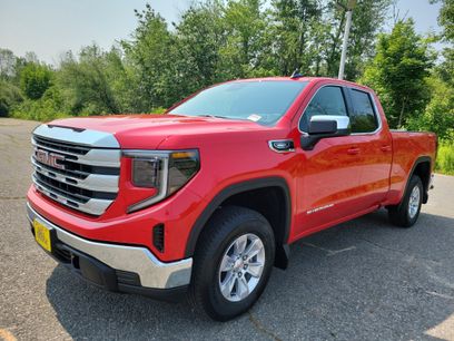 New 2025 GMC Sierra 1500 SLE w/ Preferred Package